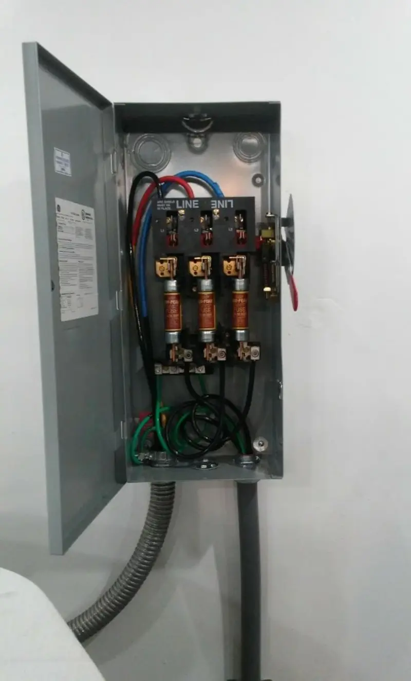 Three-phase disconnect switch installed for Smoke Detector Installation in Hilliard